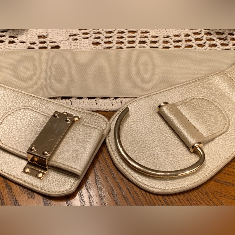 Cream/Antique White Women’s Wide Stretch Belt with Gold Hook Closure XL